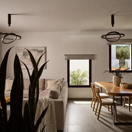 Cicada Exclusive Villa, A Sea View Gem, By Thinkvilla Вилла